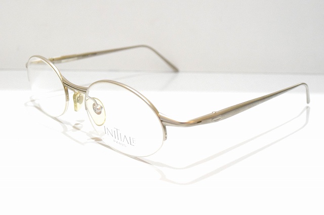 INITIALE-1
