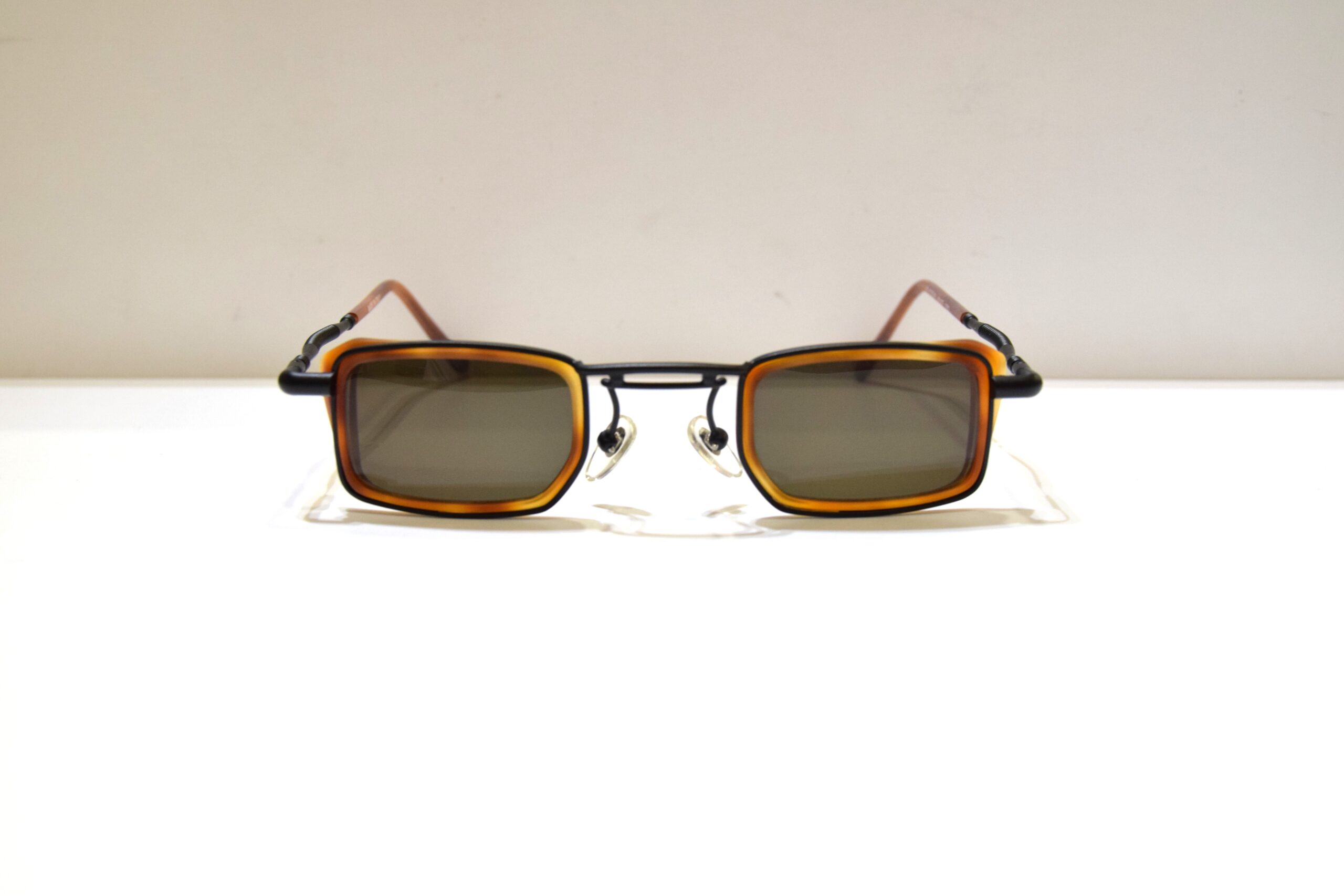 SUNGLASS-1