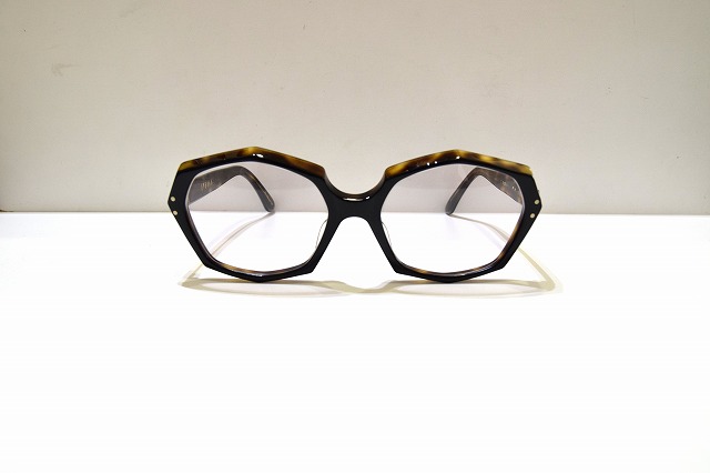 EYEVAN-011