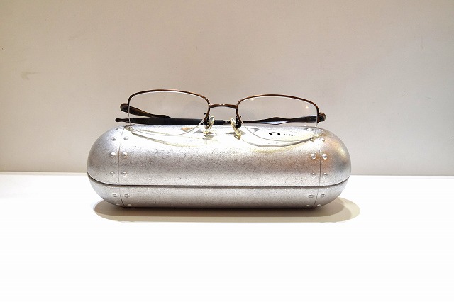 OAKLEY-010
