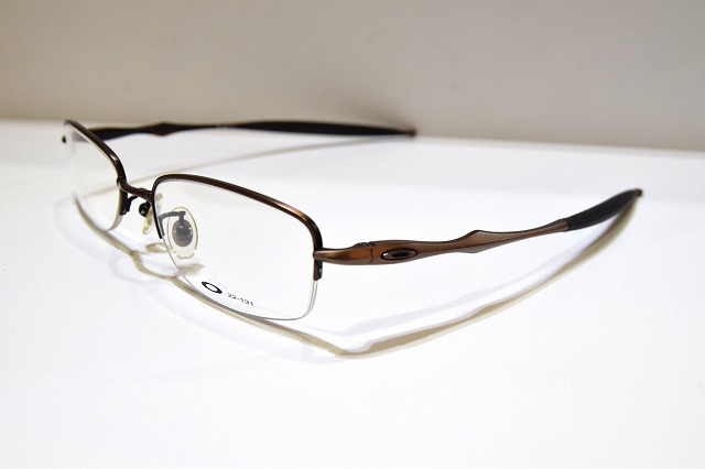 OAKLEY-010