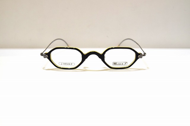mona-J-014